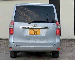 Toyota Noah 2009 Silver