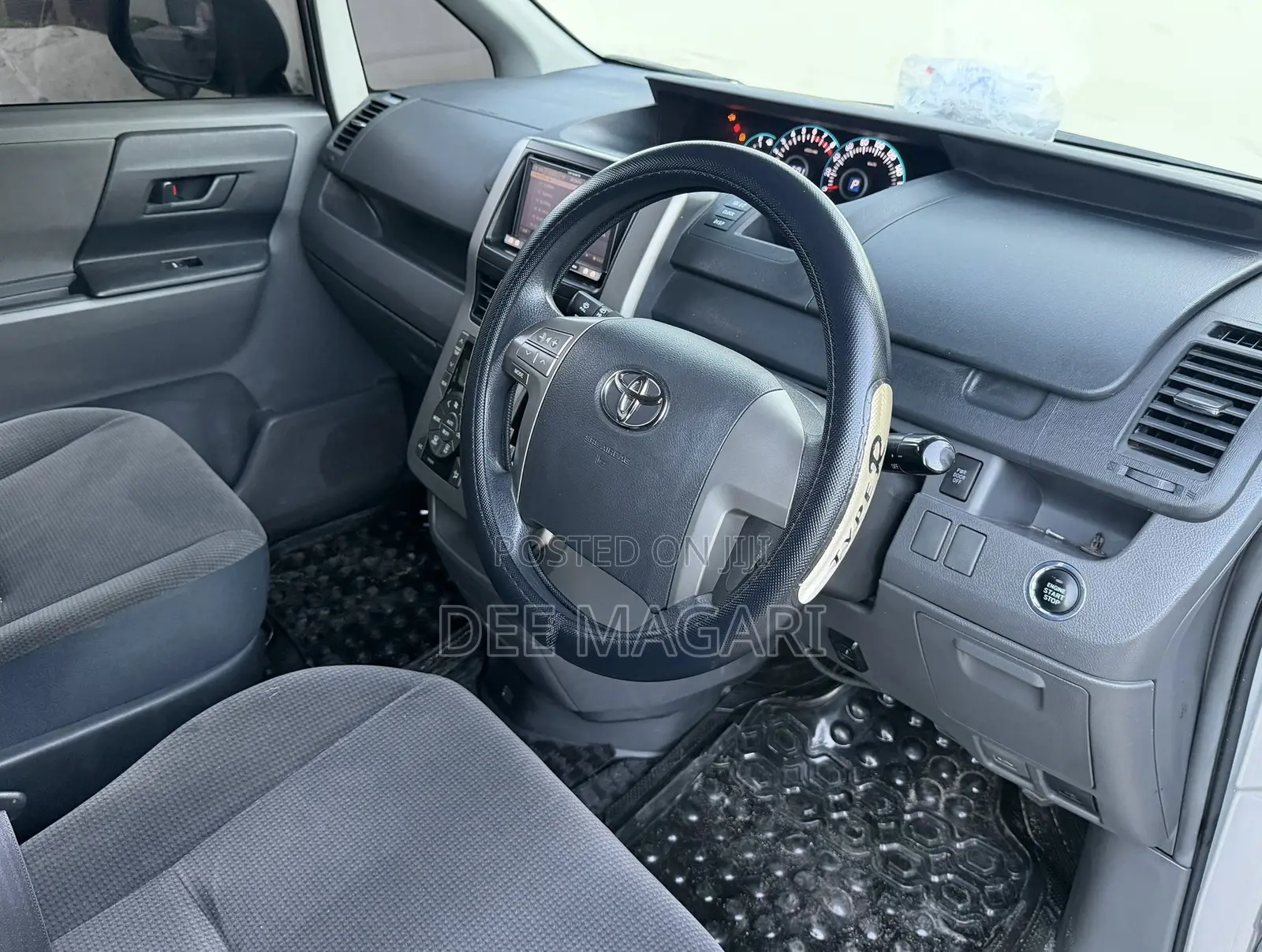 Toyota Noah 2009 Silver