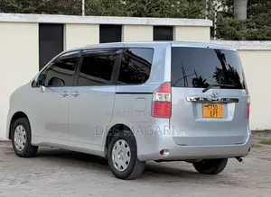 Toyota Noah 2009 Silver