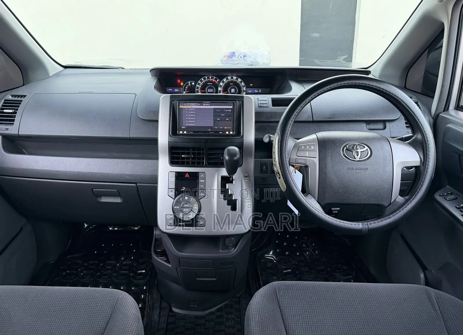 Toyota Noah 2009 Silver