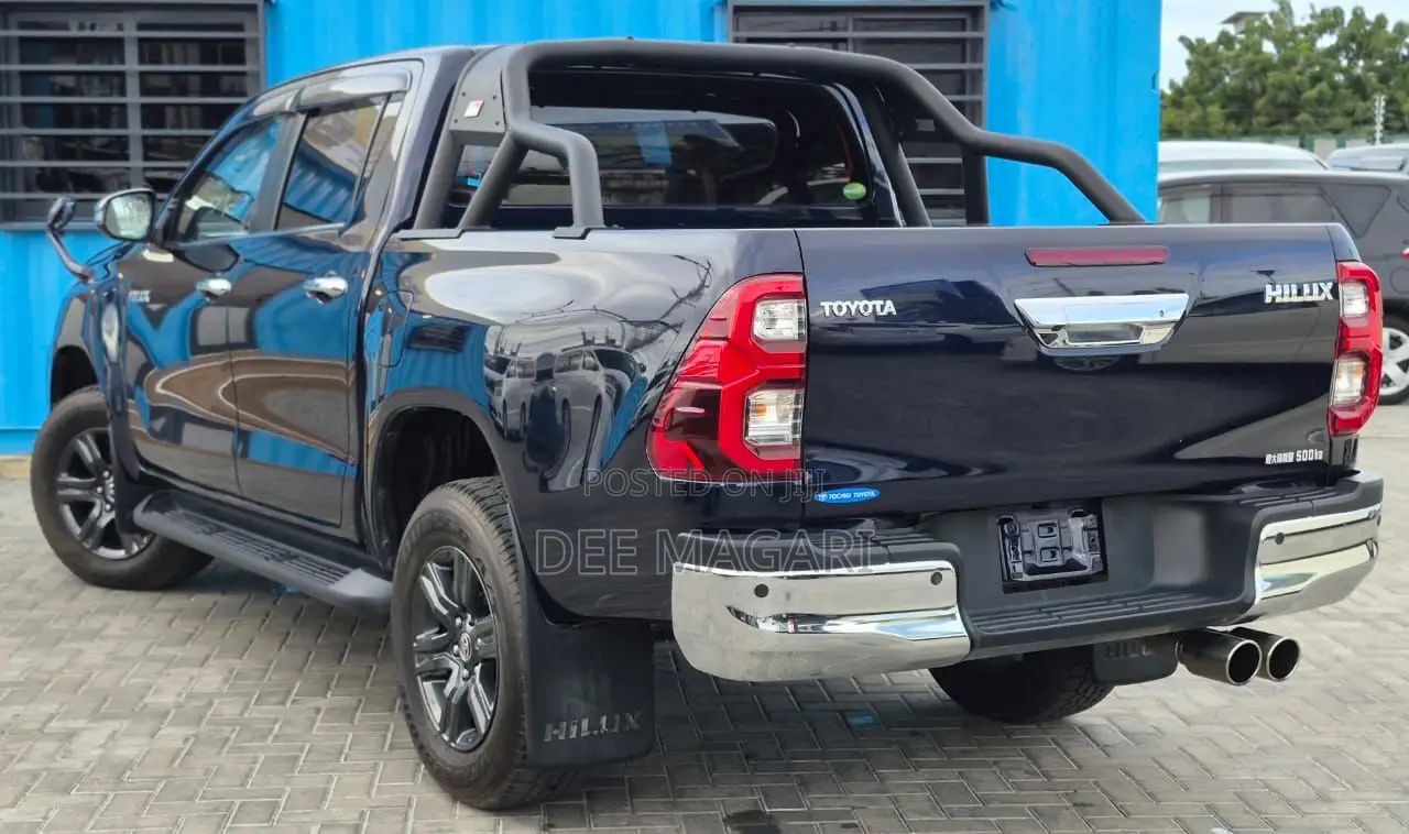 Toyota Hilux 2022 Blue