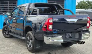 Toyota Hilux 2022 Blue