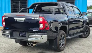 Toyota Hilux 2022 Blue