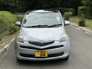 Toyota Ractis 1.5 FWD 2007 Silver