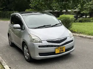 Toyota Ractis 1.5 FWD 2007 Silver