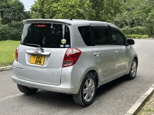 Toyota Ractis 1.5 FWD 2007 Silver