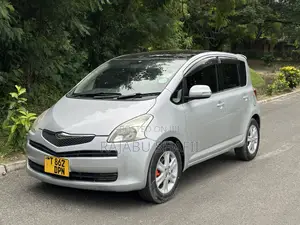 Toyota Ractis 1.5 FWD 2007 Silver