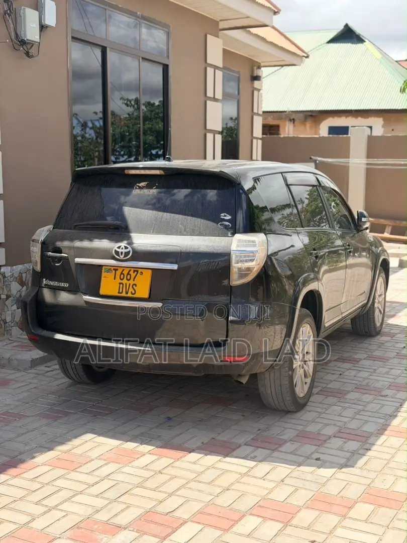 Toyota Vanguard 2011 Black