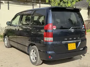 Toyota Noah 2004 Black