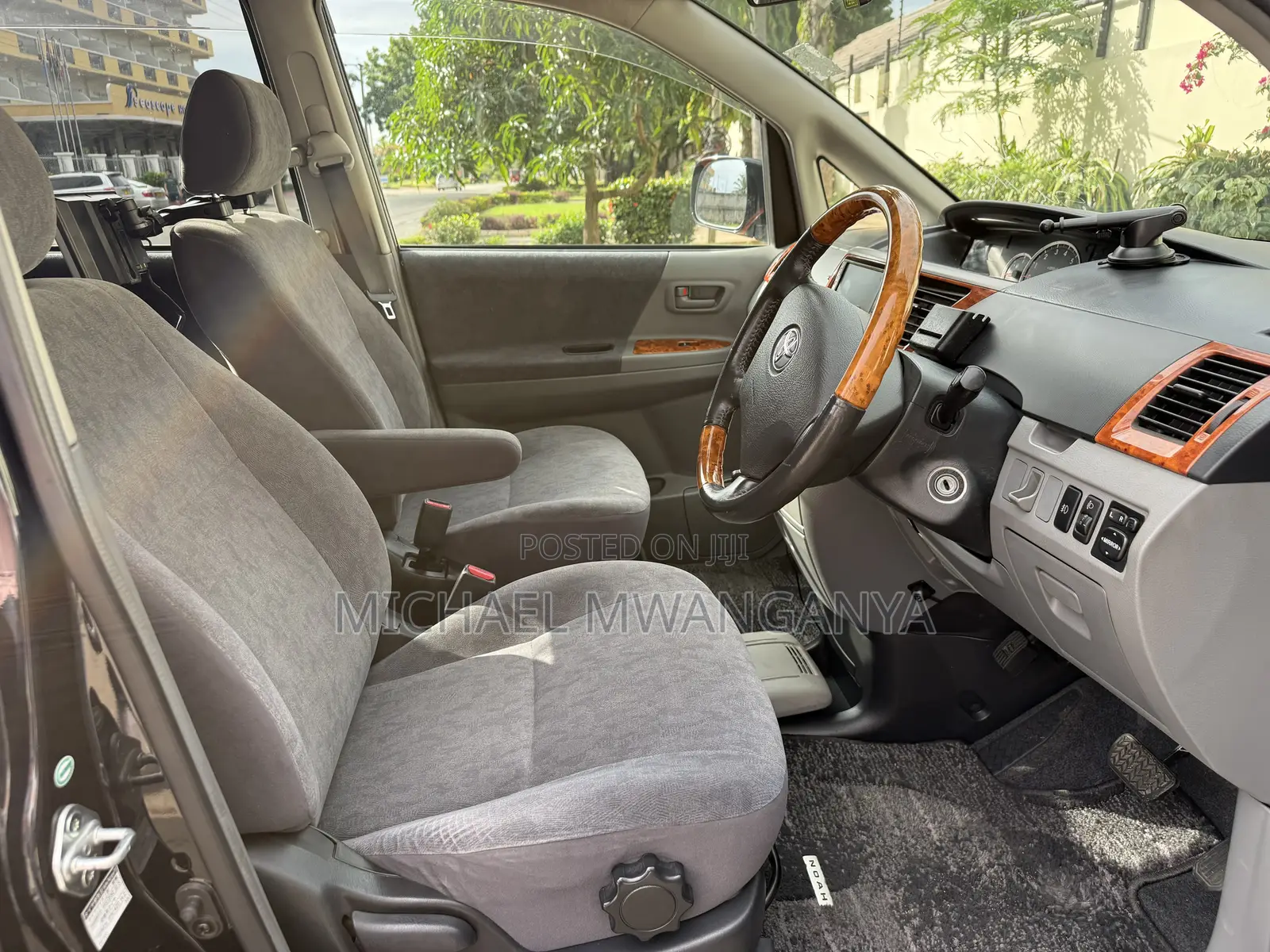Toyota Noah 2004 Black