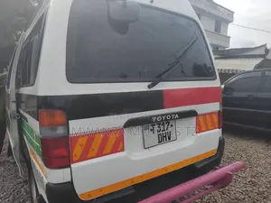 Toyota HiAce 2002 White