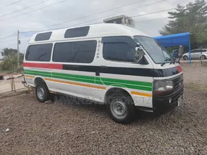 Toyota HiAce 2002 White