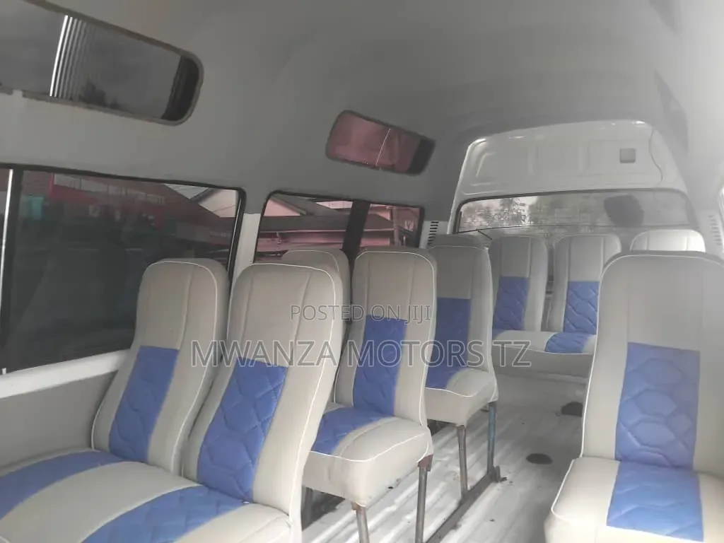 Toyota HiAce 2002 White