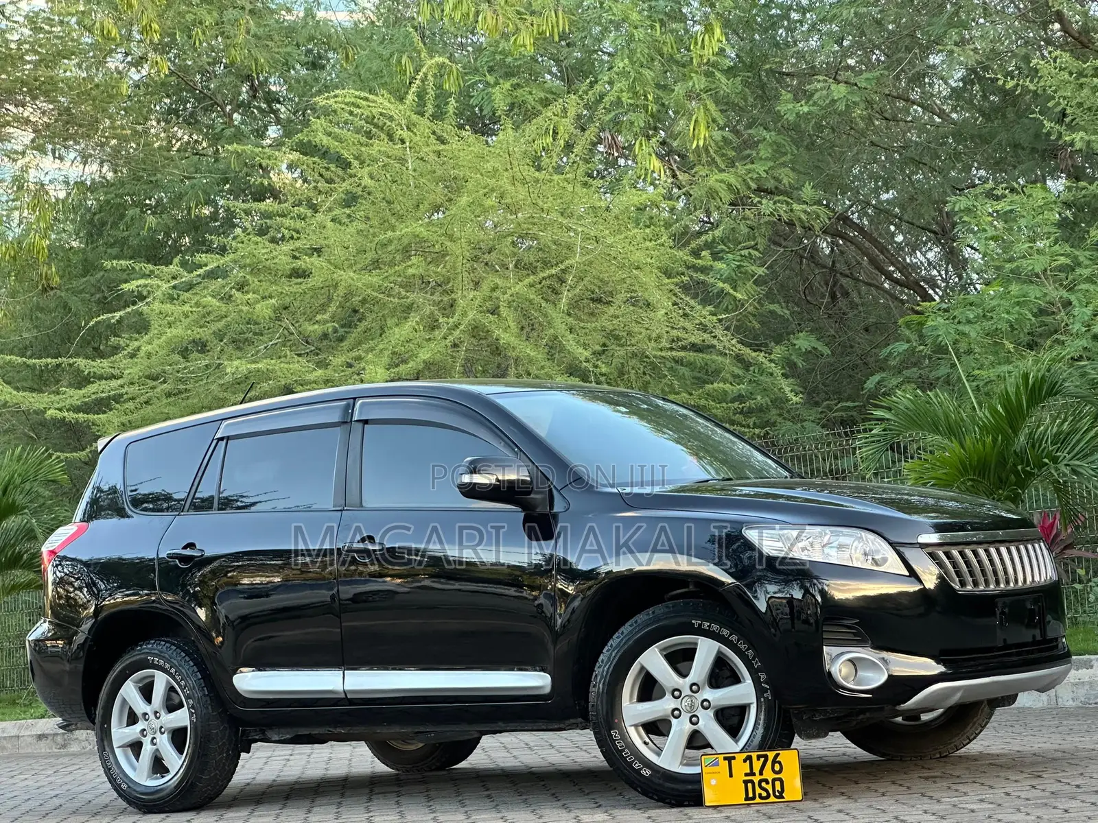 Toyota Vanguard 2010 Black