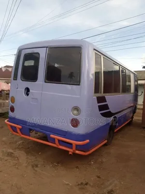 Mitsubishi Fuso Rosa 2004 Pink