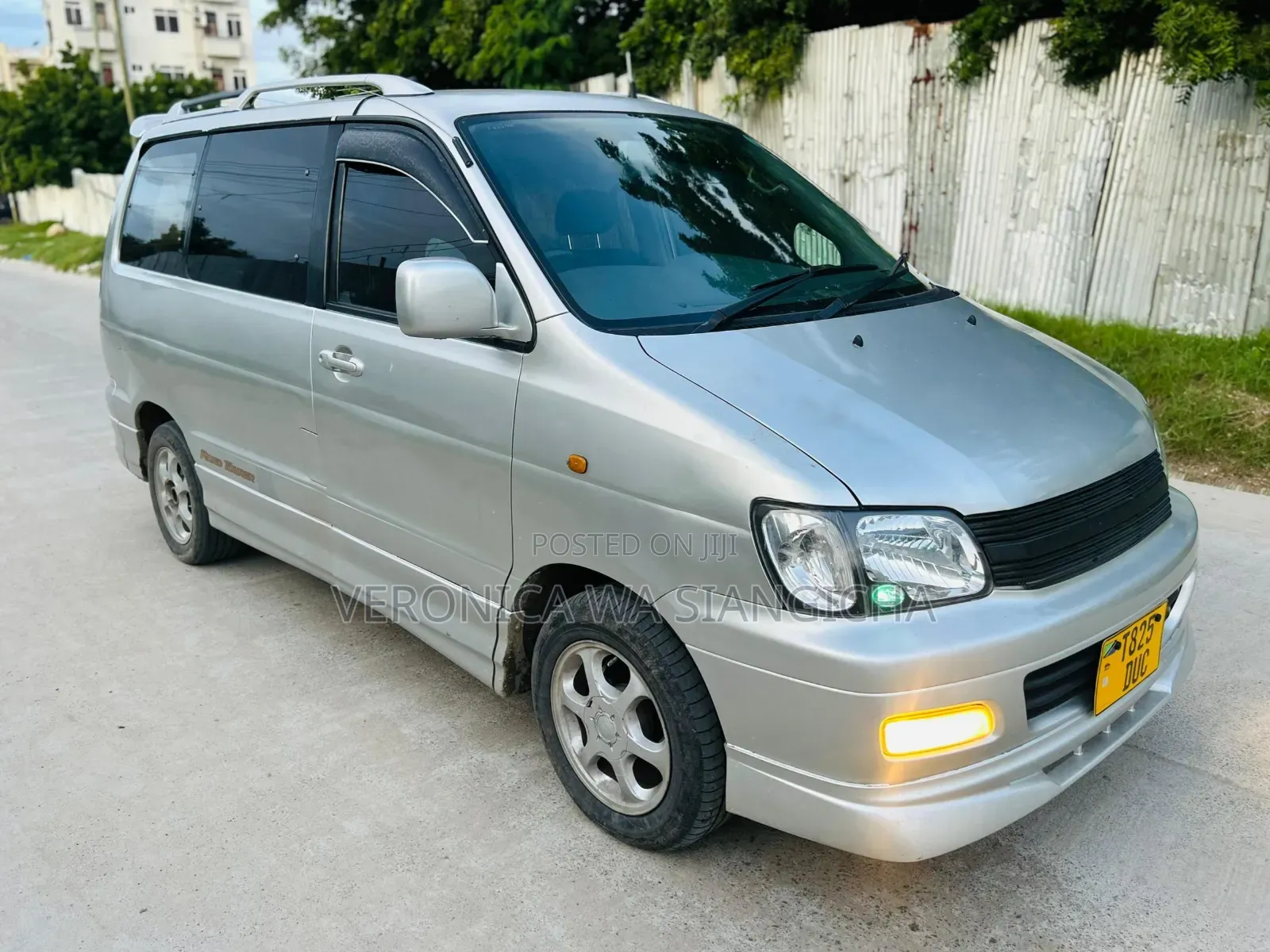 Toyota Noah 2003 Silver