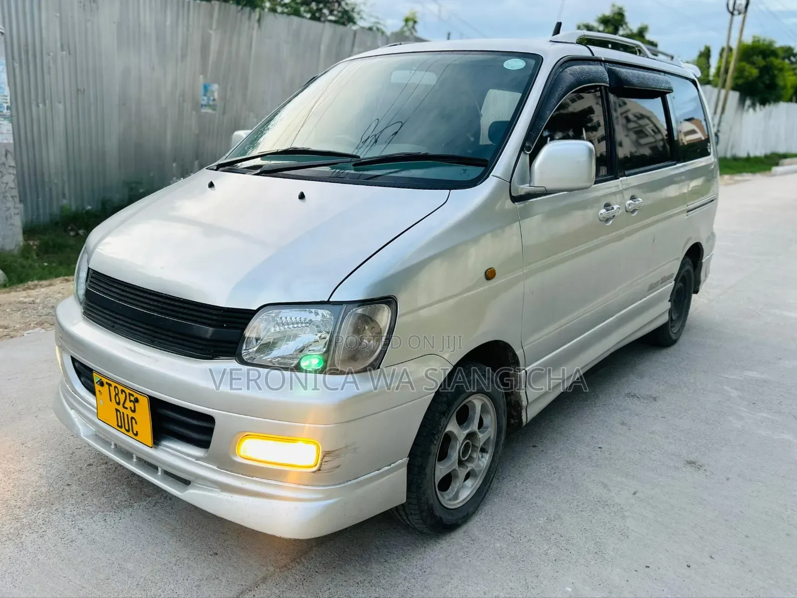 Toyota Noah 2003 Silver