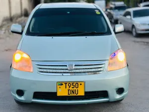 Toyota Raum 2003 Silver