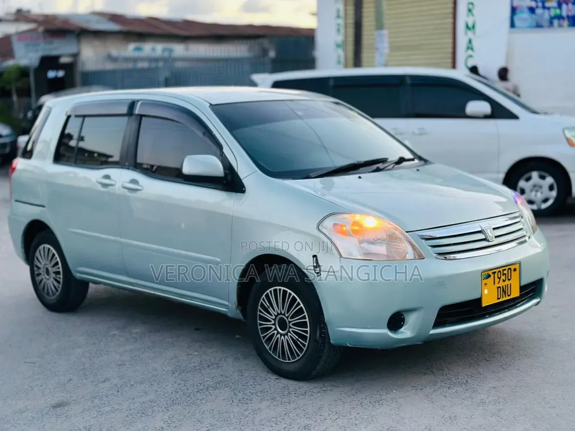 Toyota Raum 2003 Silver