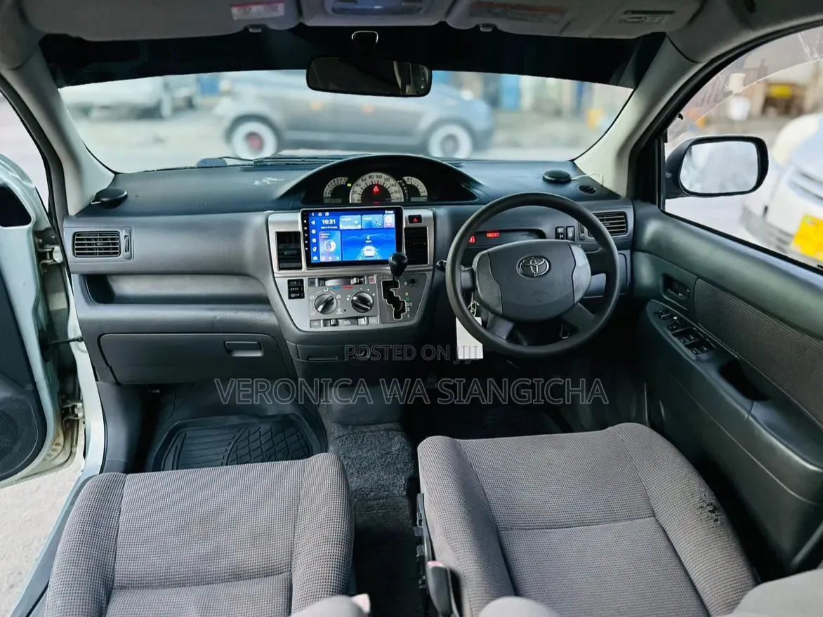 Toyota Raum 2003 Silver