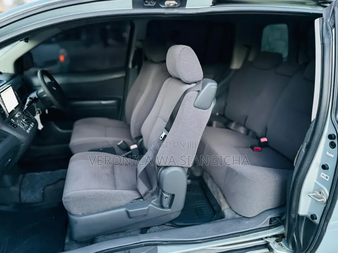 Toyota Raum 2003 Silver