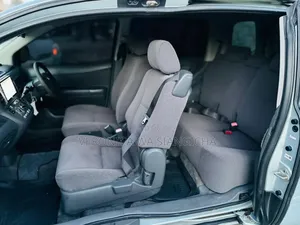 Toyota Raum 2003 Silver
