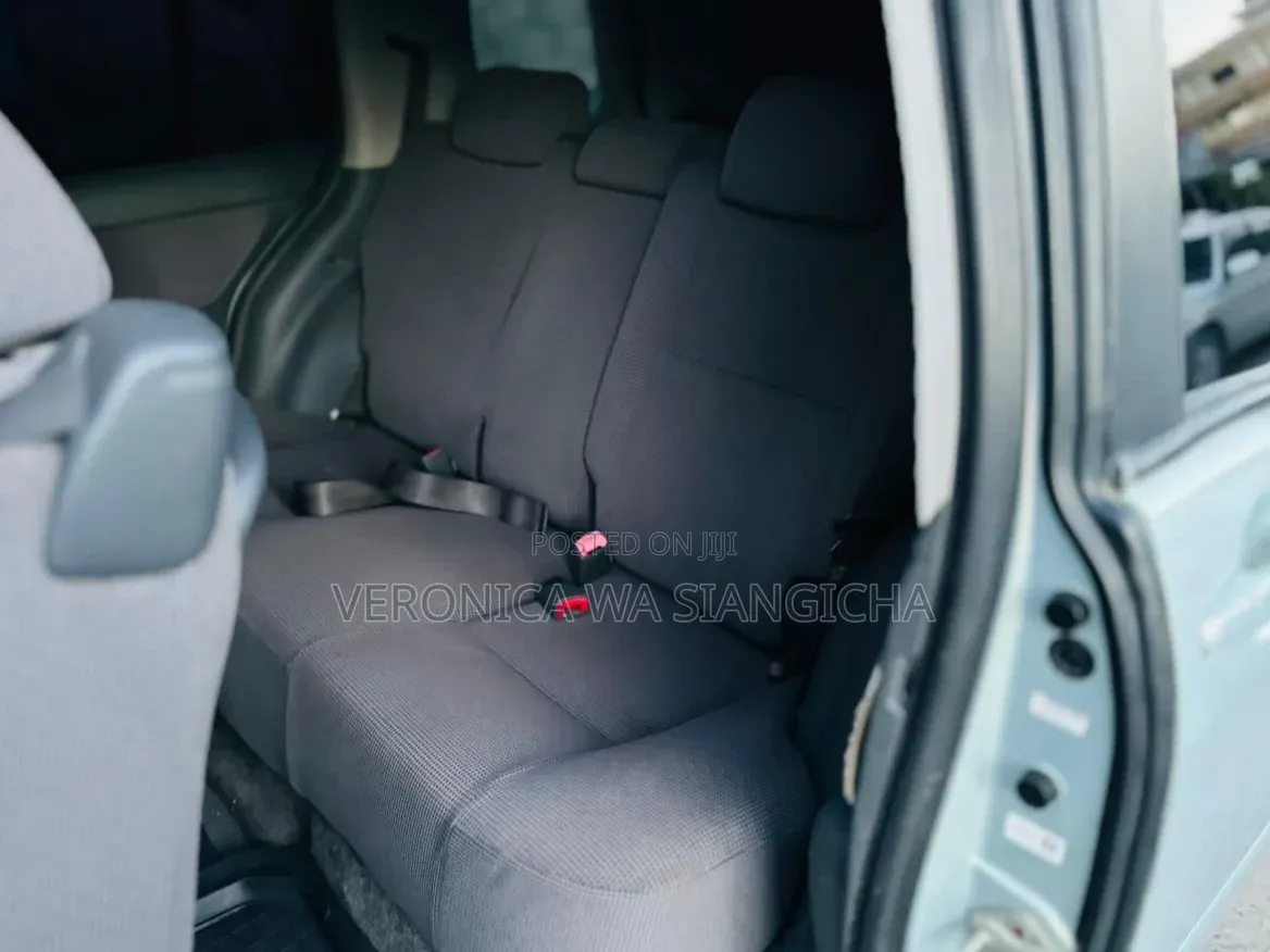 Toyota Raum 2003 Silver