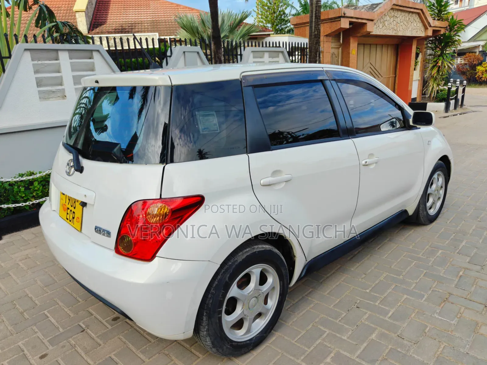 Toyota IST 2004