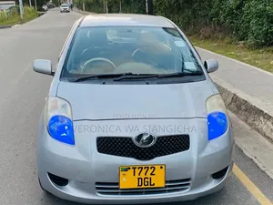 Toyota Vitz 2006 Silver
