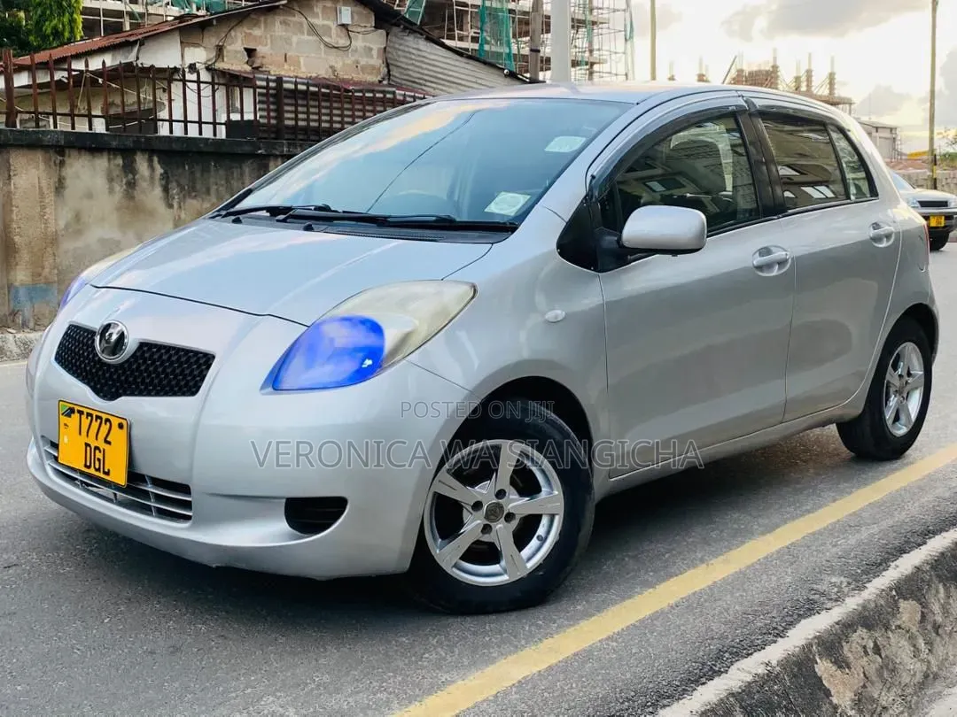 Toyota Vitz 2006 Silver