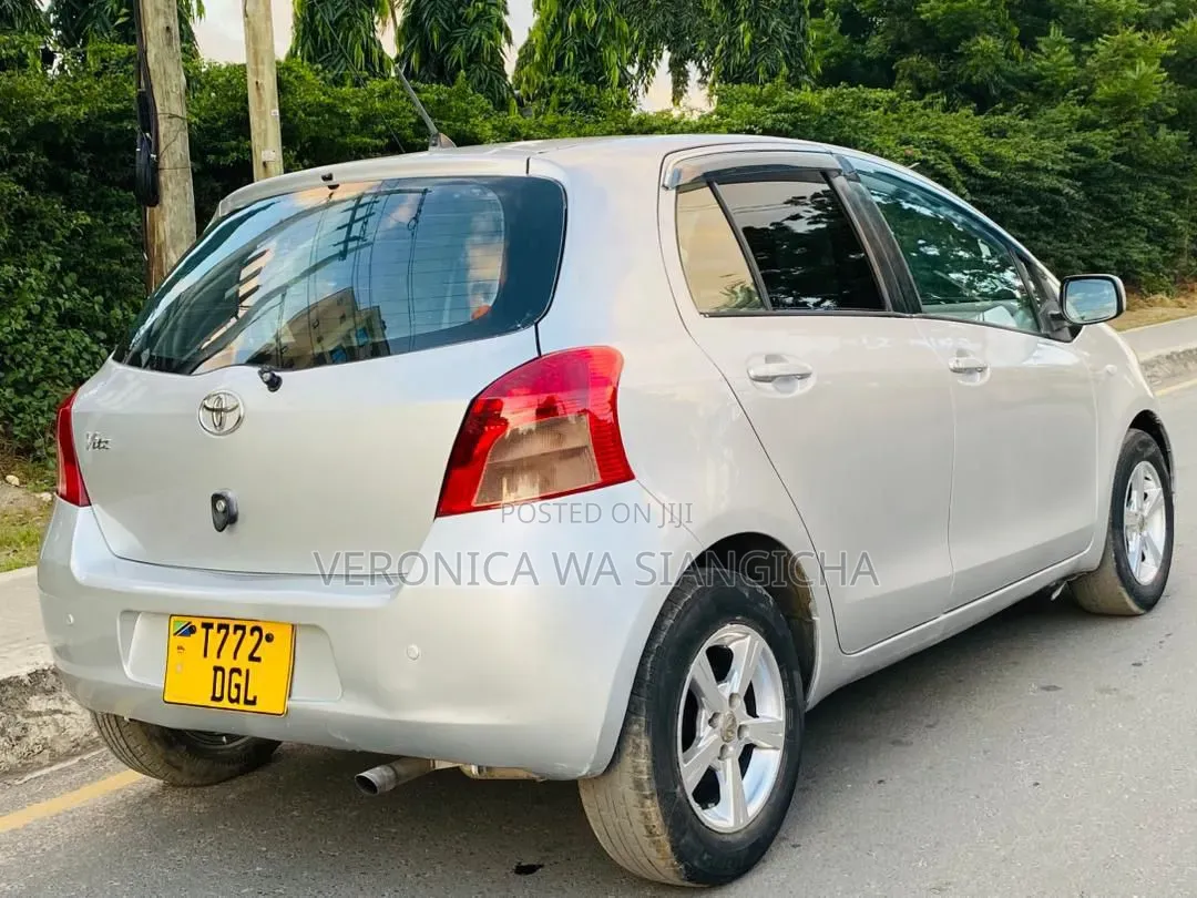 Toyota Vitz 2006 Silver