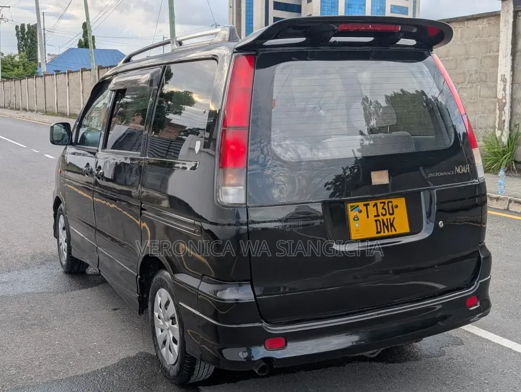 Toyota Noah 2001 Black