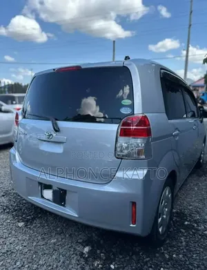 Toyota Spade 2013 Silver