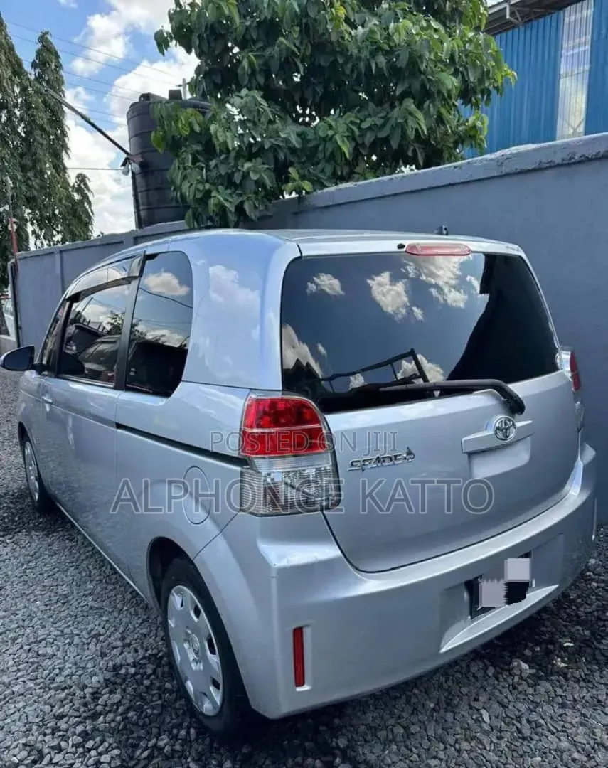 Toyota Spade 2013 Silver