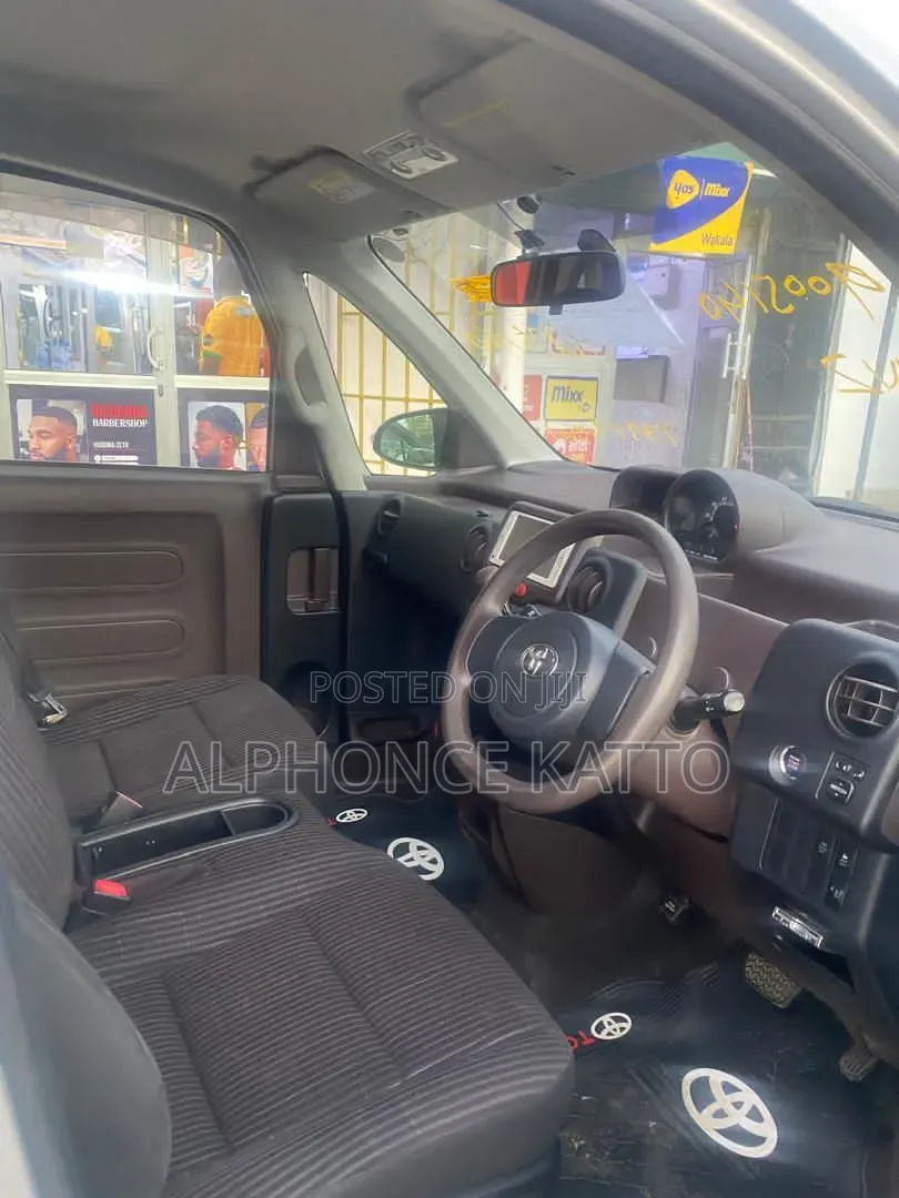 Toyota Spade 2013 Silver