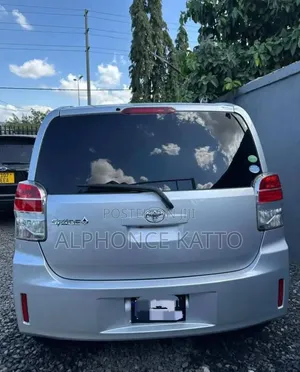 Toyota Spade 2013 Silver