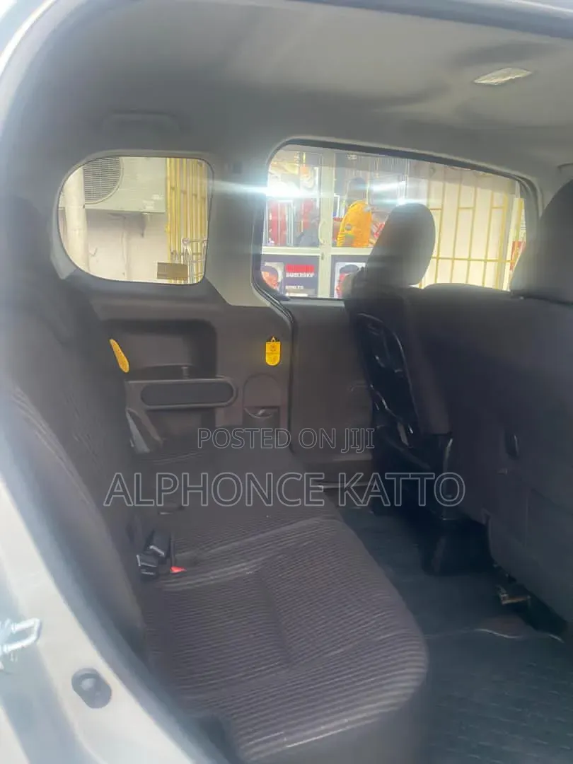 Toyota Spade 2013 Silver