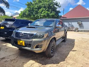Toyota Hilux 2018 Gray