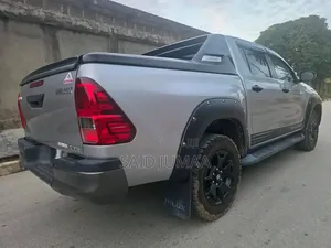 Toyota Hilux 2019 Gray