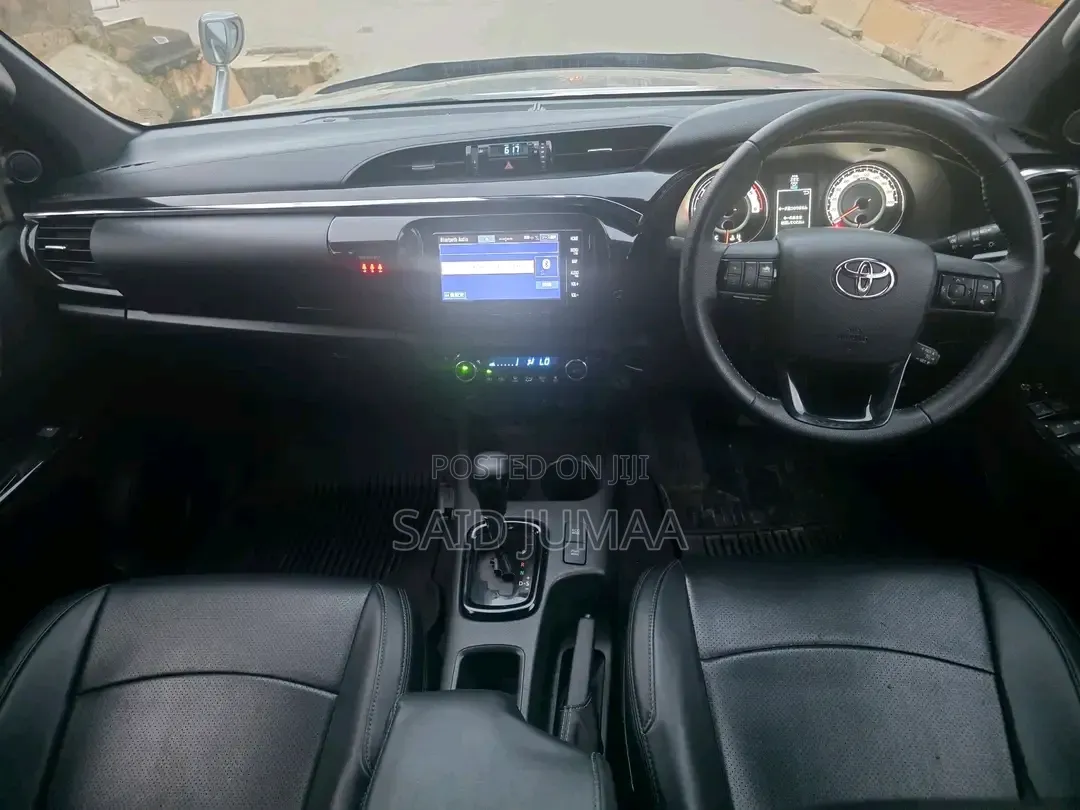 Toyota Hilux 2019 Gray