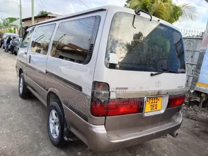 Toyota HiAce 2006 White