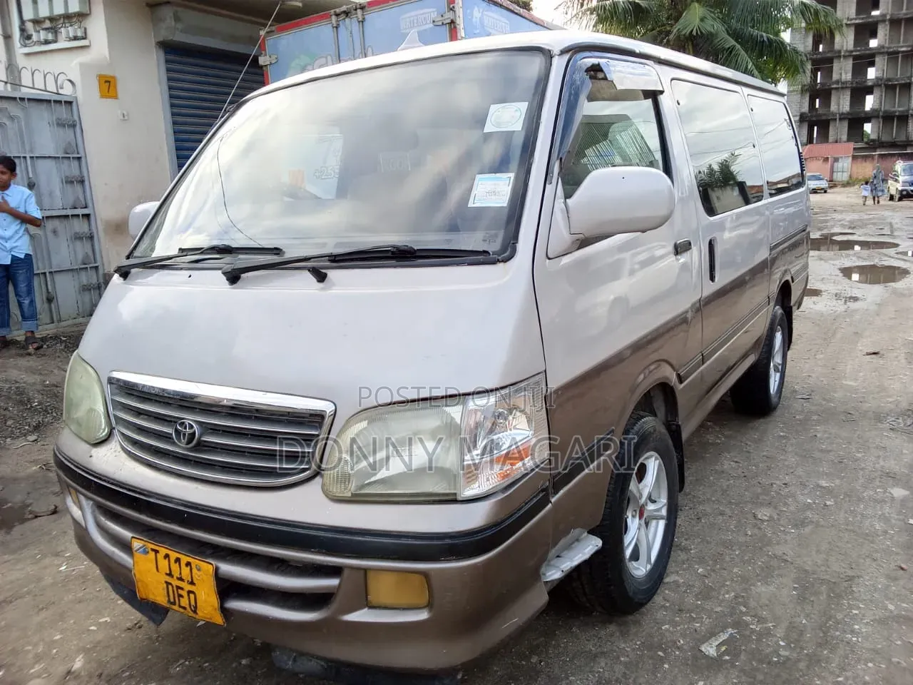 Toyota HiAce 2006 White