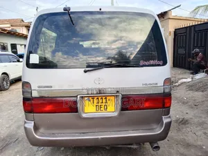 Toyota HiAce 2006 White