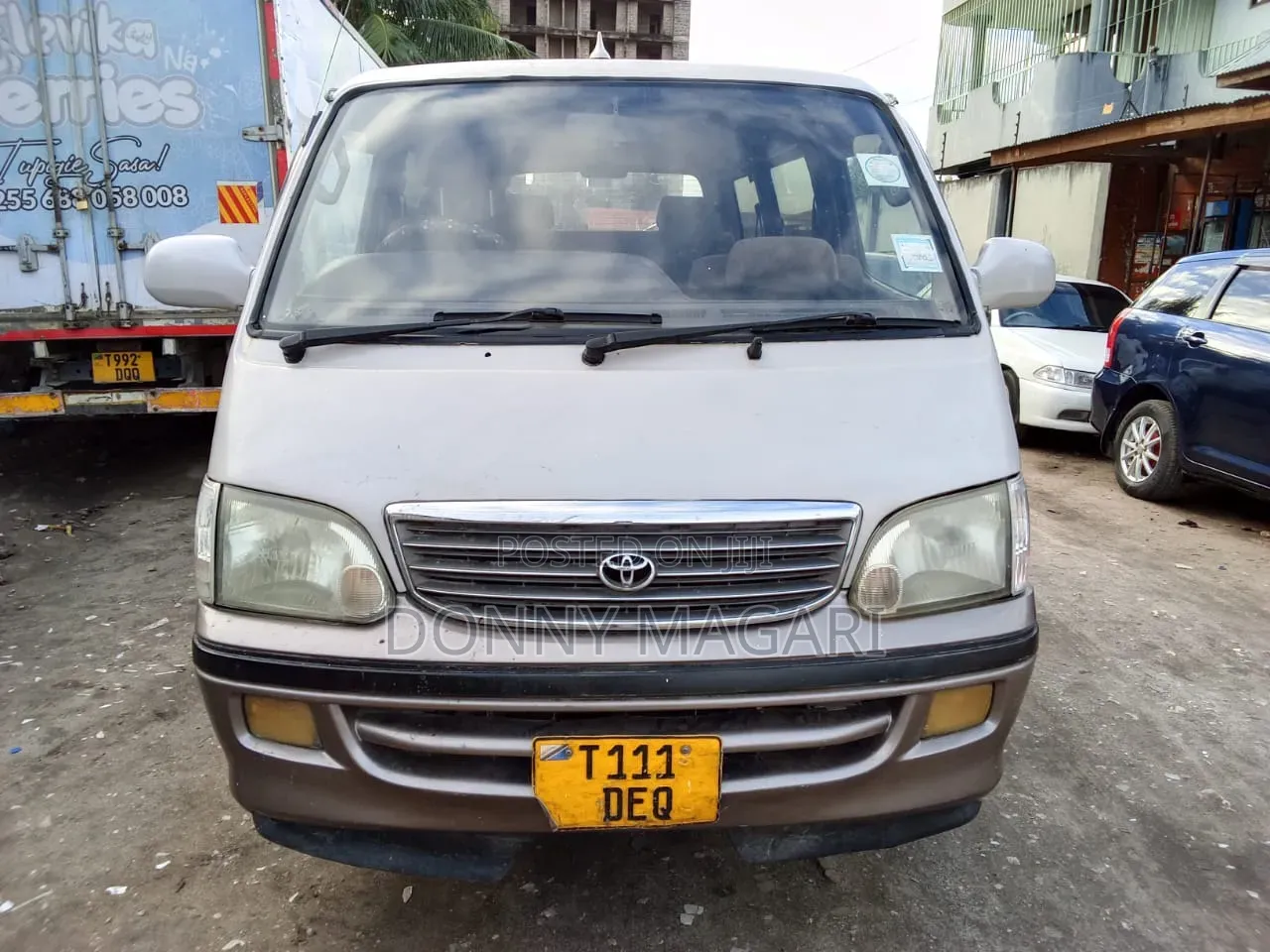 Toyota HiAce 2006 White
