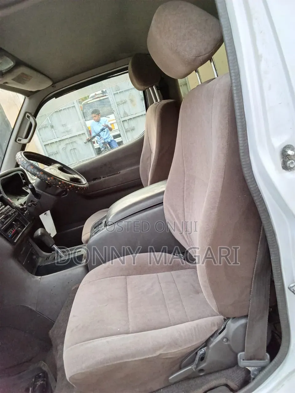 Toyota HiAce 2006 White
