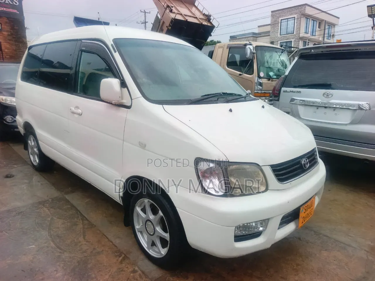 Toyota Noah 2001 White