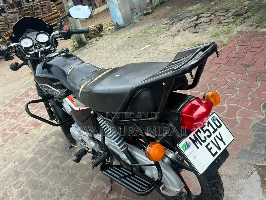 TVS HLX 125 2026 Black