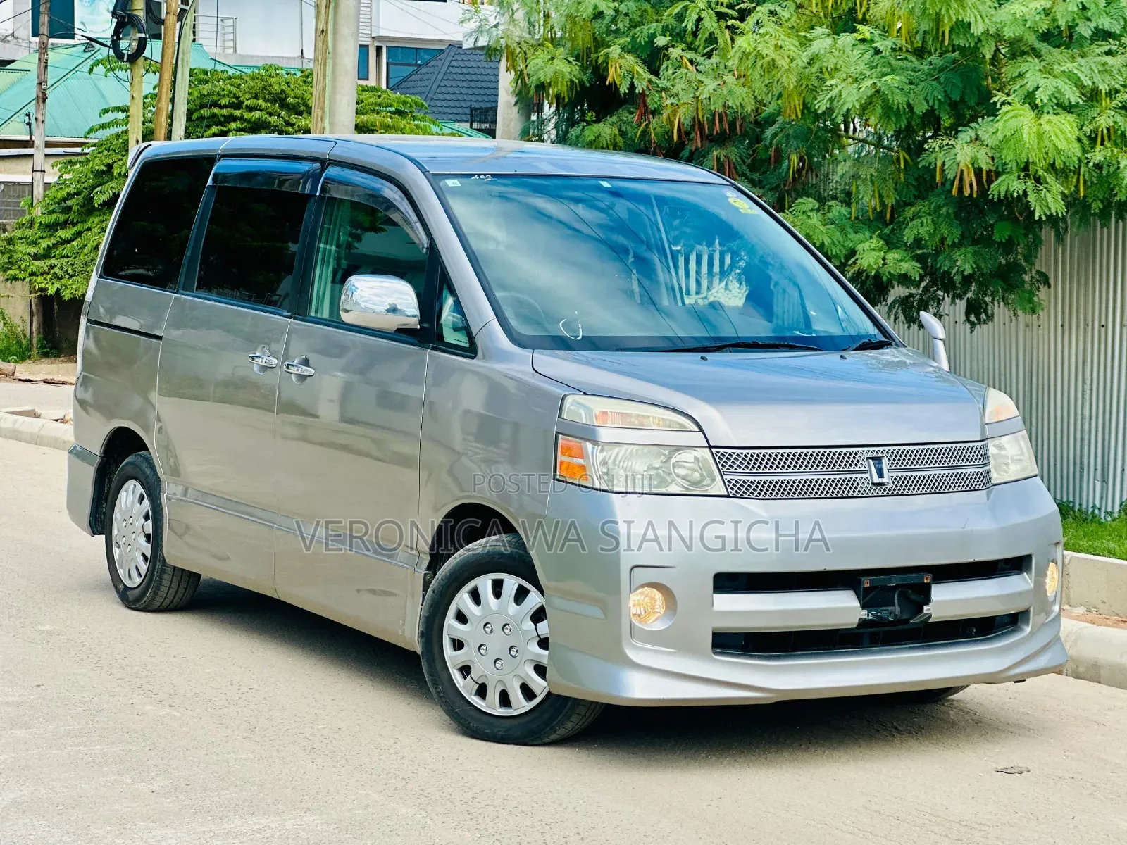 Toyota Noah 2008