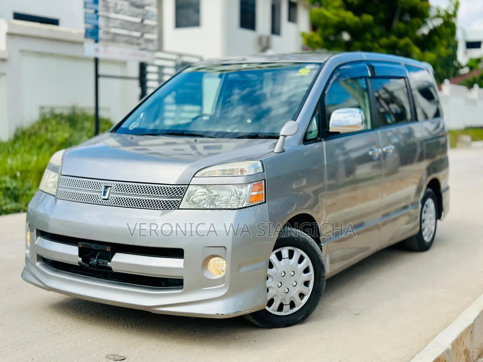 Toyota Noah 2008