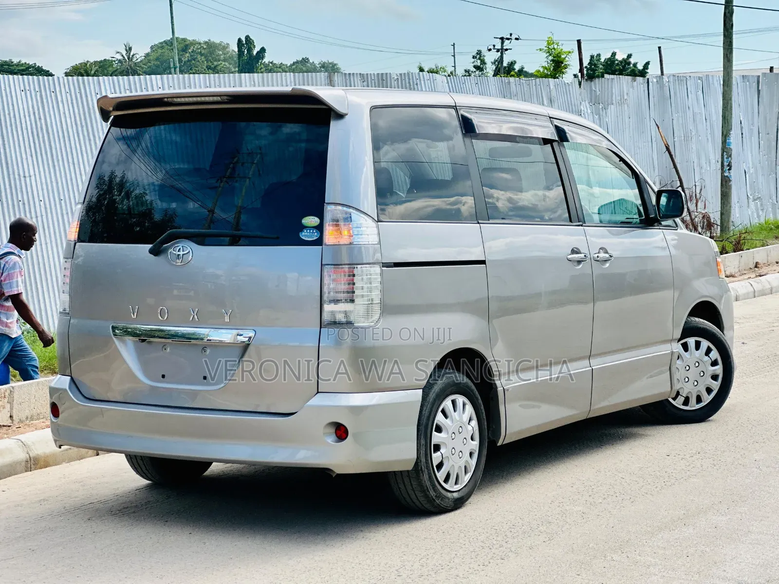 Toyota Noah 2008
